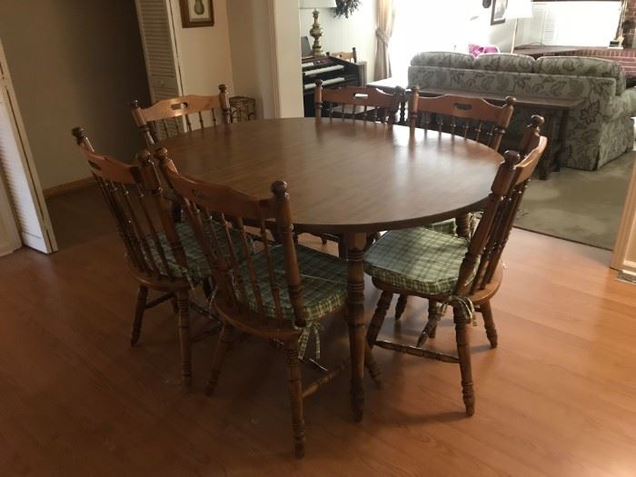 #12 laminate top wood legs and chairs dining table w 8 chair and 1leaf 48-60x48x30 $220.00