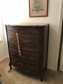#48 broyhill french provental chest of drawers 5 drawers 38x20x47 $125.00