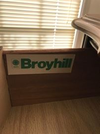 #48 broyhill french provental chest of drawers 5 drawers 38x20x47 $125.00