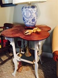 Antique Clover Top Table