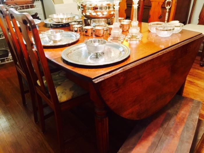 Antique Walnut Dropside Table.  Expands to seat 8 Comfortably 