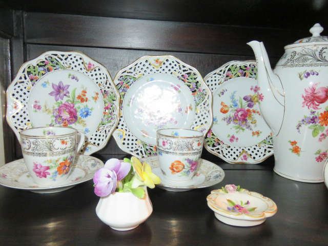 Schumann Germany Dresden Flowers Chateau China Set