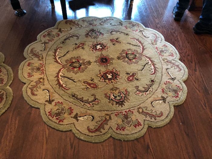 Scalloped smaller round area rug, 2 