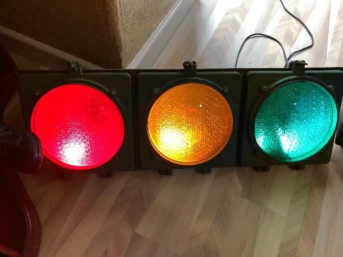 Traffic signal light