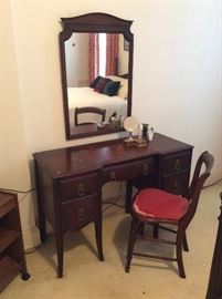 Great vanity and mirror