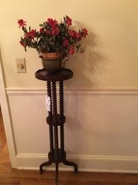 Spindle legged fern stand