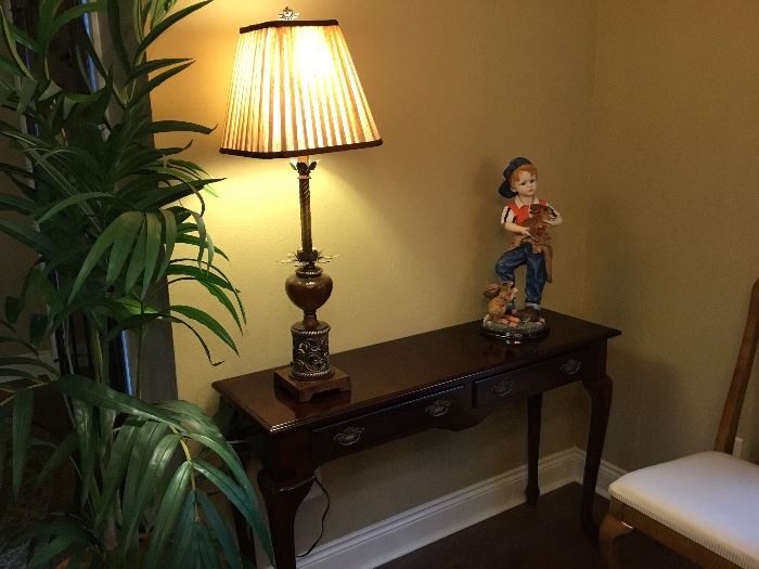 Entry table with lamp & statue