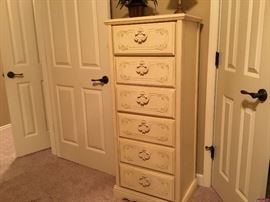 Chest to bedroom set