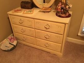 Dresser bottom