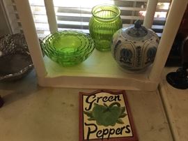 Glass bowl set in green, flower vase, Chinese urn with lid
