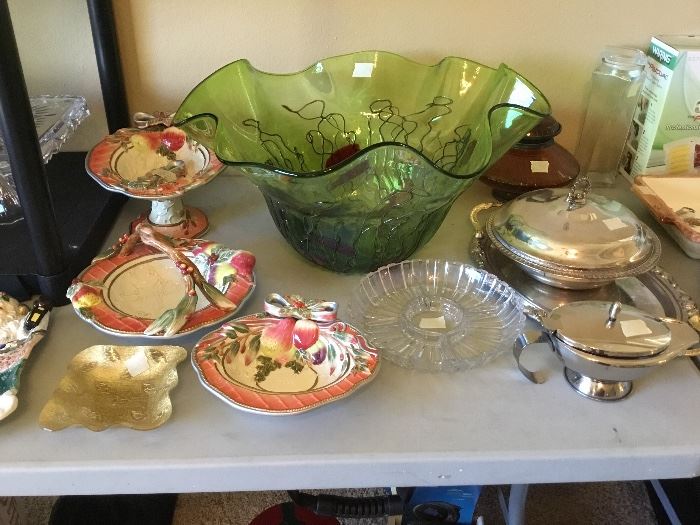 Big green bowl and various other home decor pieces
