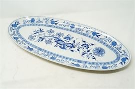 13. HUTSCHENREUTHER Blue Onion Dish