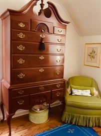 Vintage Wooden Dresser. Queen Anne Highboy.