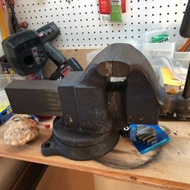 Heavy duty vintage vice.