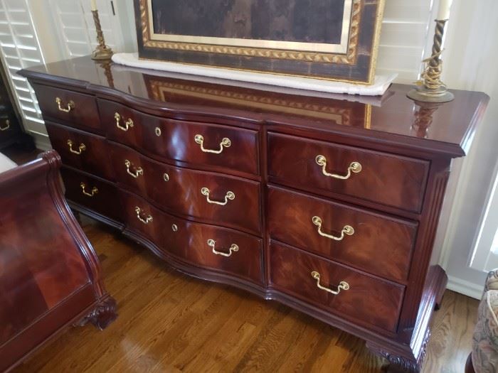 Thomasville mahogany dresser