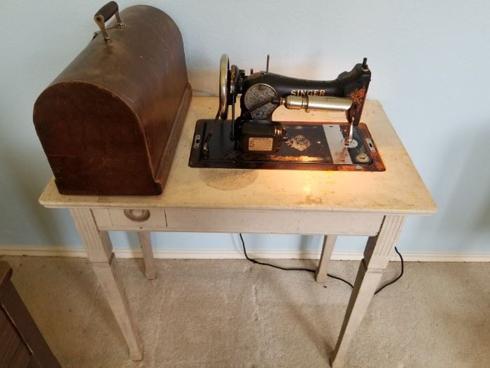 Antique Singer sewing machine model #AA664103