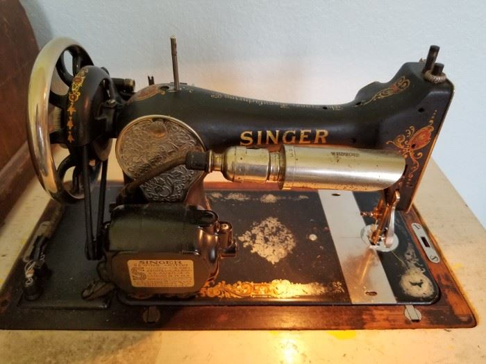 Antique Singer sewing machine model #AA664103