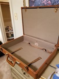 Samsonite style 4632 vintage hardback suitcase