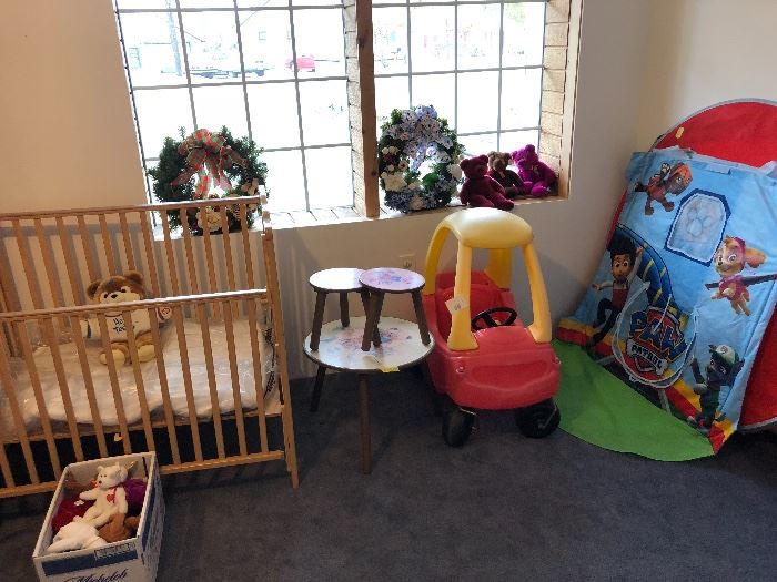 Porty day crib. Little tikes toys