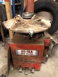 Coats tire changing machine