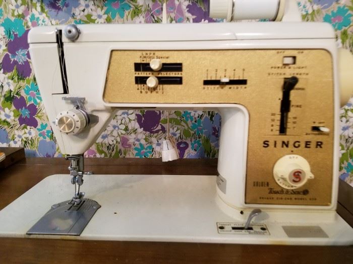 Singer sewing machine model 630 in wood cabinet