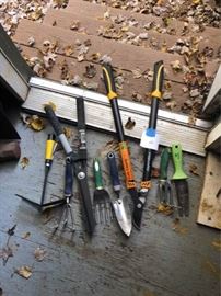 Assorted Garden Tools https://ctbids.com/#!/description/share/63708