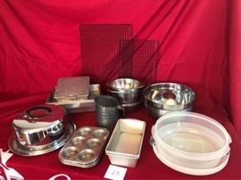 Bakeware https://ctbids.com/#!/description/share/63750