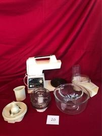 Vintage Oster 12 Speed Regency White Kitchen Center Blender/Mixer                https://ctbids.com/#!/description/share/63757