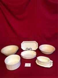 Pfaltzgraff Serving Pieces https://ctbids.com/#!/description/share/63790