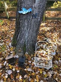 Assorted Outdoor Decor https://ctbids.com/#!/description/share/63692