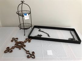 Kitchen Decor Assortment https://ctbids.com/#!/description/share/63742