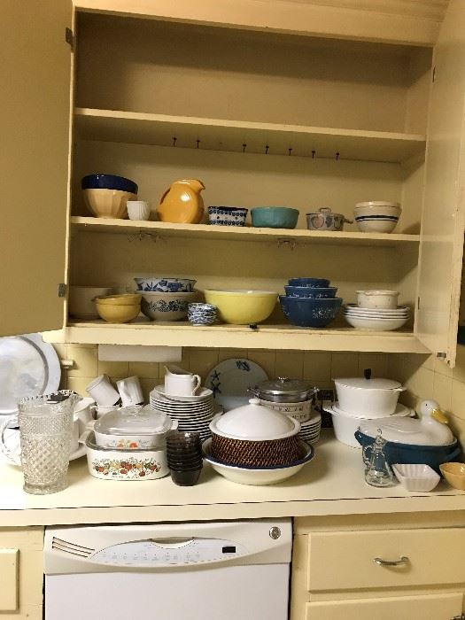  vintage enamel pots, vintage bowls 