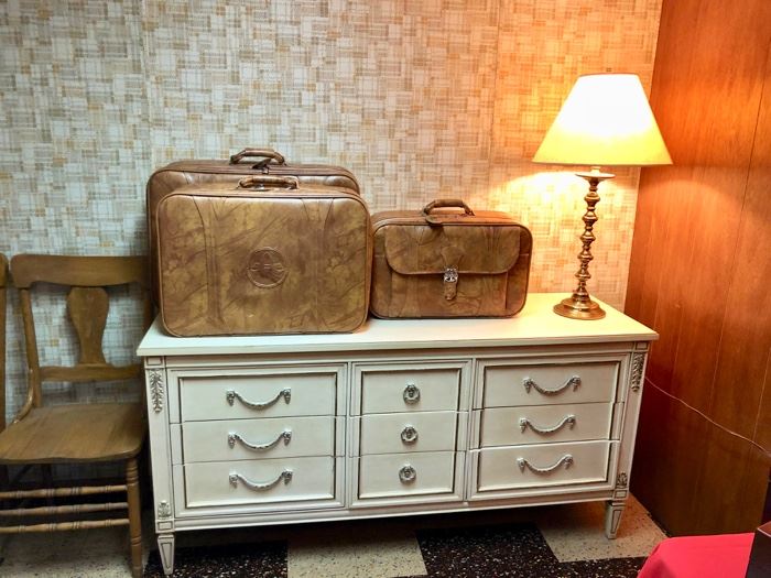Set of minty vintage American Tourister luggage.