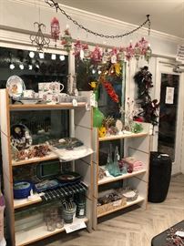 Lynn Chase China, Katherine’s Collection ornaments, variety of linens