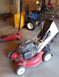 Lawn Mower Jack Snow Blower* (Owner now keeping Snow Blower due to early snow)