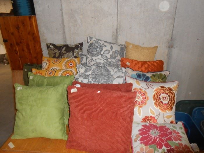 Tons of pillows!