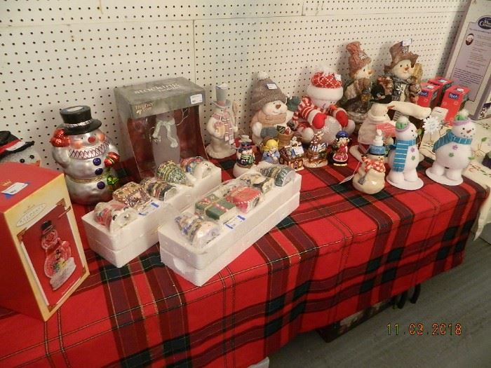 holiday decor/Mr Christmas music boxes