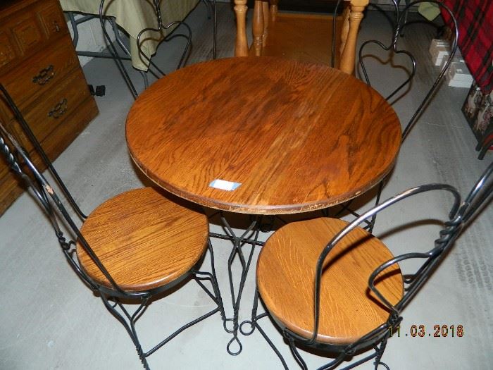 table with 4 chairs