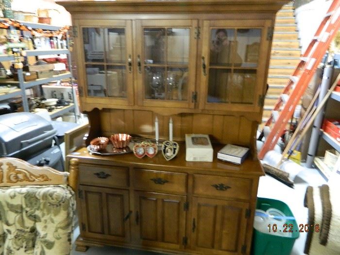 kitchen cabinet