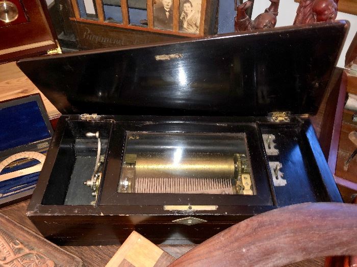 Cylinder music box