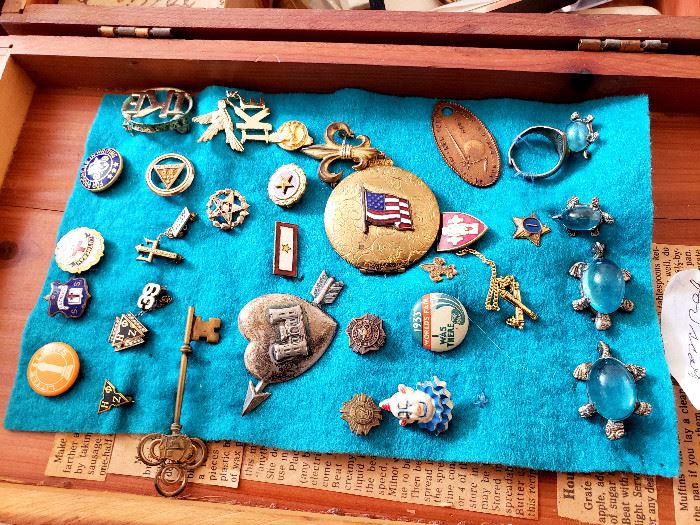 Antique / vintage pins