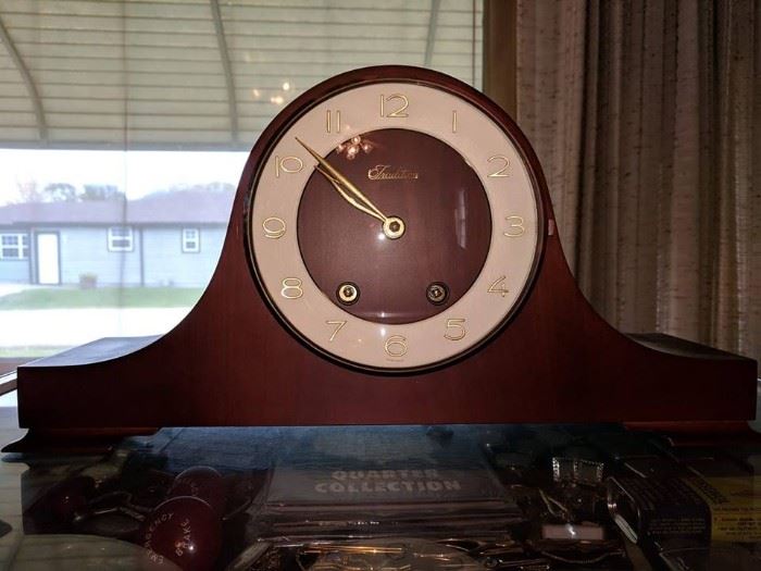 Tradition mantle clock from West Germany with key.