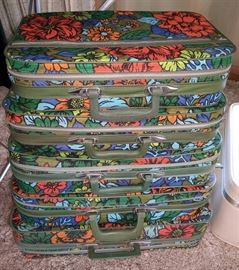 Awesome FIVE piece nesting, totally mod/hippie floral suitcase set from the '60s again, NEVER USED!!!