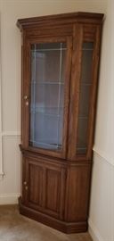 Beautiful oak corner china cabinet in perfect condition, set of 2. Measures 80" x 34"