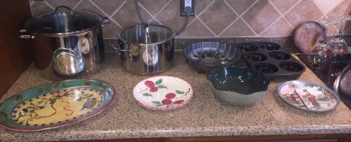 Like new cooking, bakeware and decorative plates
