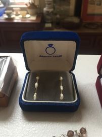 Robinson jewelers pearl earrings