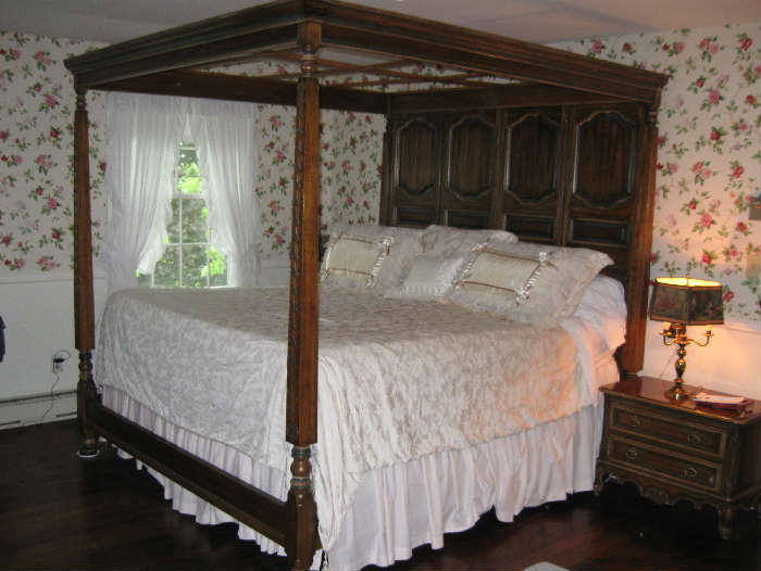 Drexel - Brittany Heritage - COUNTRY FRENCH King Size Canopy Bed with Panels
