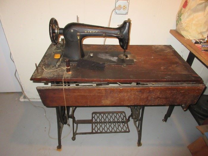 antique SINGER 31-15 commercial sewing machine with table