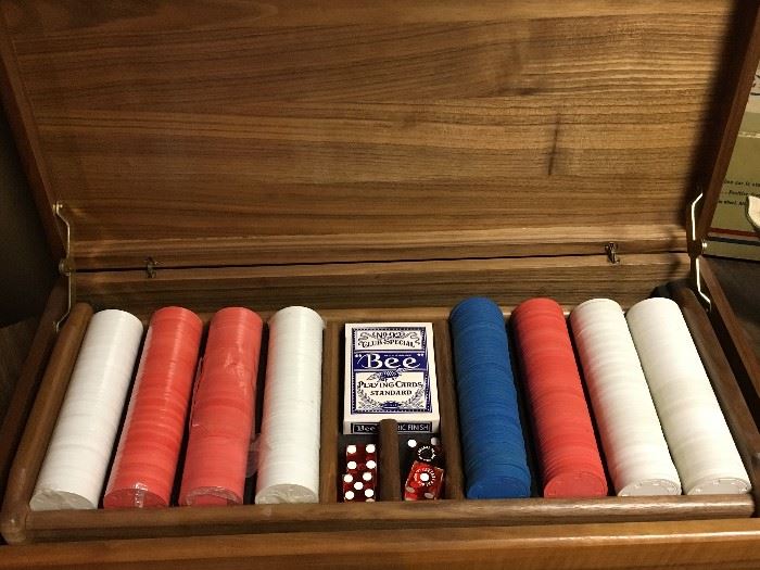 Nice poker set in wooden box