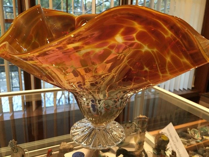 Beautiful fluted art glass bowl